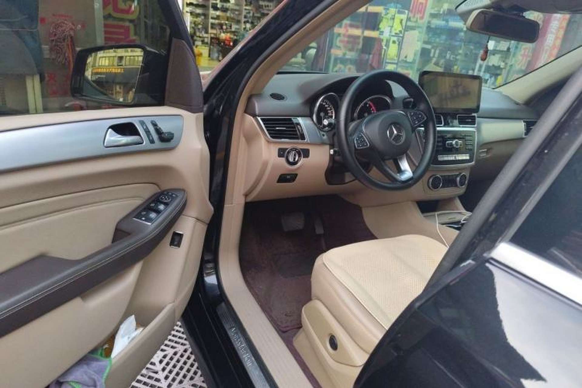 Used Mercedes-Benz M-Class 2014 ML 320 4MATIC Driver Seat