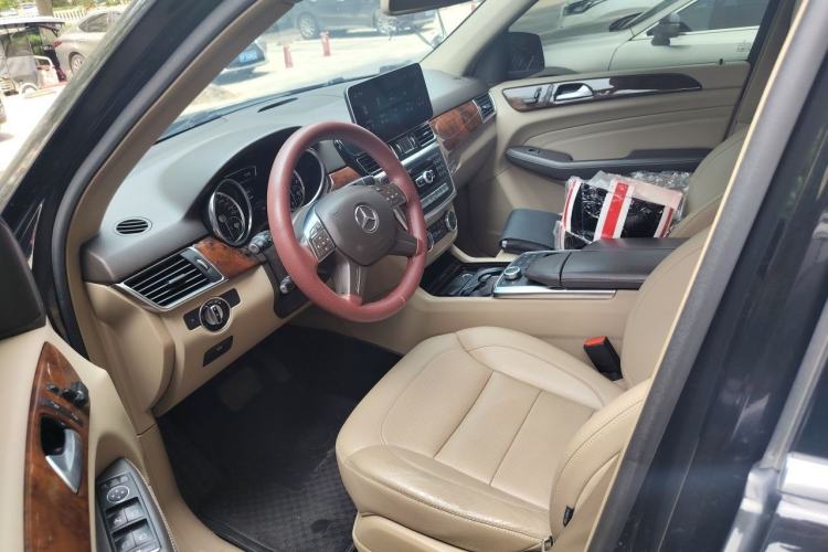 Used Mercedes-Benz M-Class 2014 ML 400 4MATIC Luxury Model Driver Seat