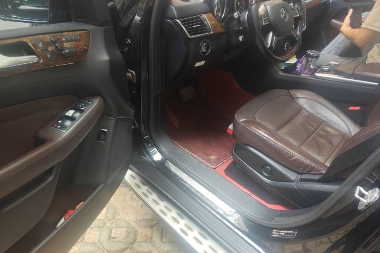 Used Mercedes-Benz M-Class 2014 ML 400 4MATIC Luxury Model Driver Seat