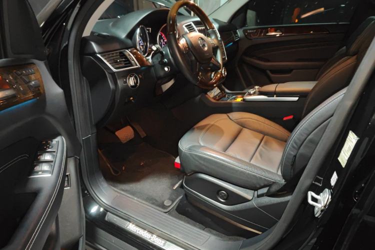 Used Mercedes-Benz M-Class 2014 ML 400 4MATIC Luxury Model Driver Seat