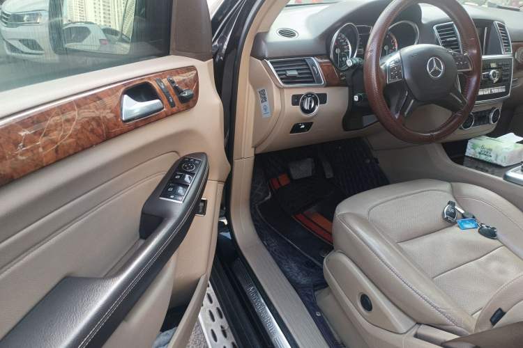 Used Mercedes-Benz M-Class 2014 ML 400 4MATIC Dynamic Model Driver Seat