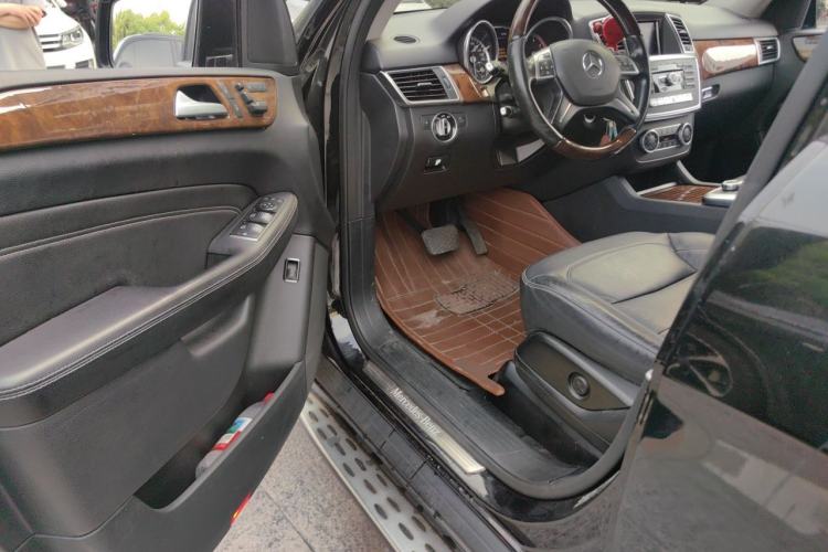 Used Mercedes-Benz M-Class 2014 ML 400 4MATIC Luxury Model Driver Seat