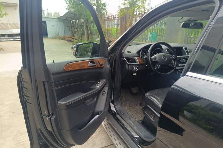 Used Mercedes-Benz M-Class 2014 ML 400 4MATIC Dynamic Model Driver Seat