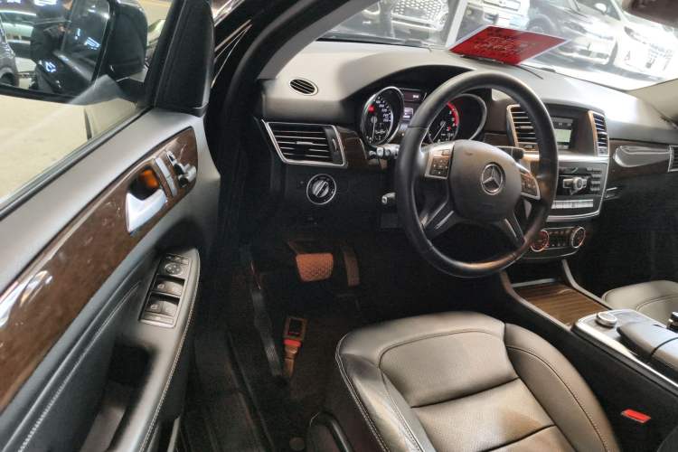 Used Mercedes-Benz M-Class 2014 ML 350 CDI 4MATIC Driver Seat