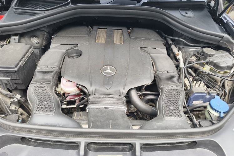Used Mercedes-Benz M-Class 2014 ML 400 4MATIC Dynamic Model Engine Bay