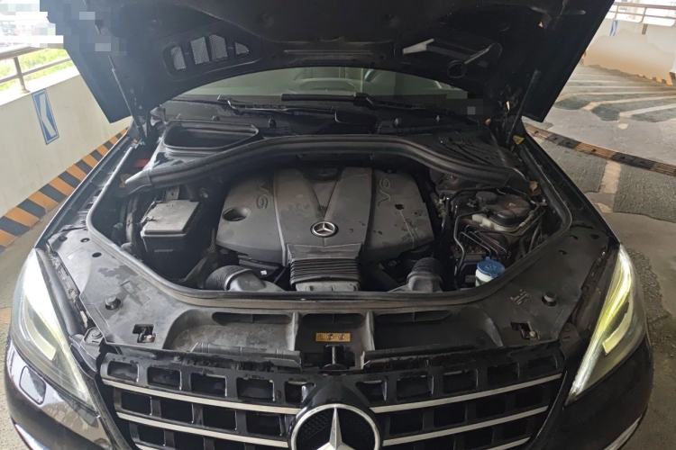 Used Mercedes-Benz M-Class 2014 ML 350 CDI 4MATIC Engine Bay