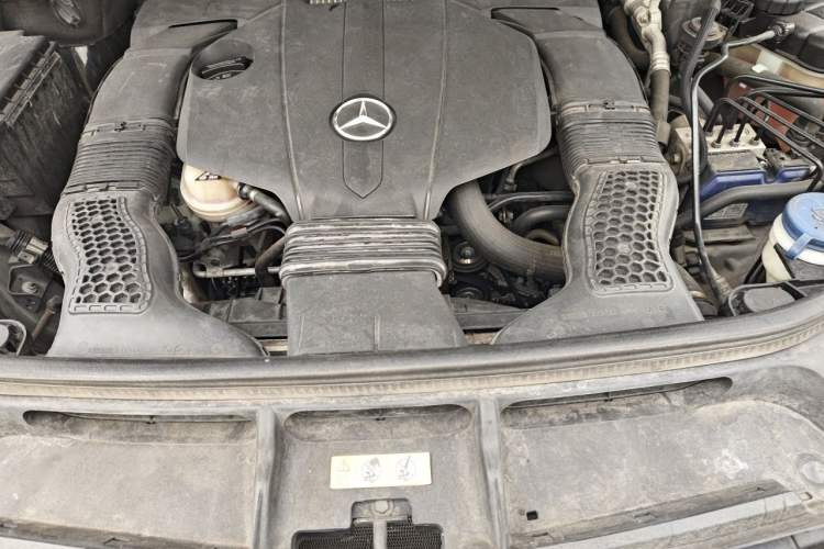 Used Mercedes-Benz M-Class 2014 ML 400 4MATIC Luxury Model Engine Bay
