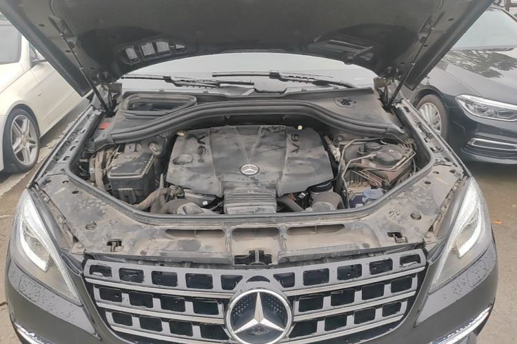 Used Mercedes-Benz M-Class 2014 ML 350 CDI 4MATIC Engine Bay