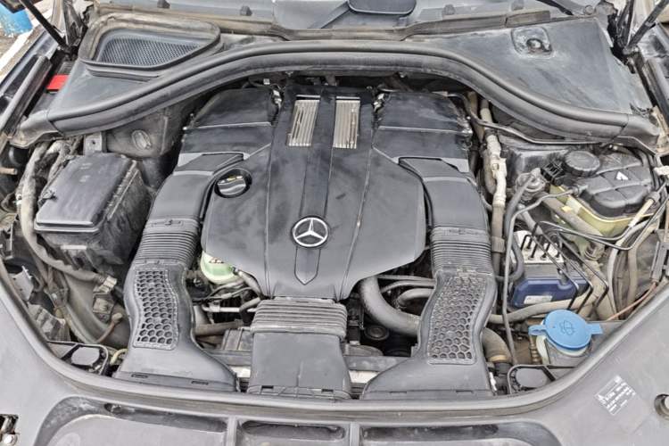 Used Mercedes-Benz M-Class 2014 ML 320 4MATIC Engine Bay