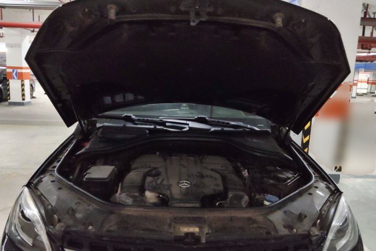 Used Mercedes-Benz M-Class 2014 ML 320 4MATIC Engine Bay