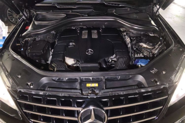Used Mercedes-Benz M-Class 2014 ML 320 4MATIC Engine Bay