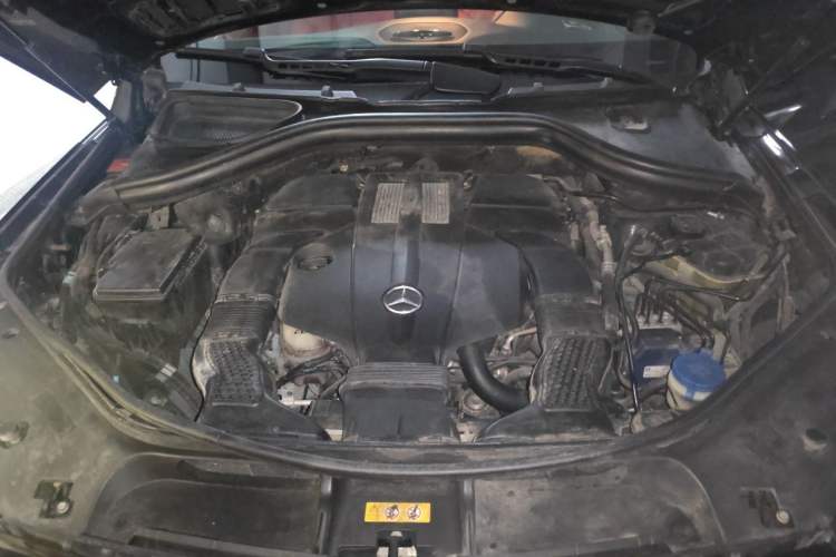 Used Mercedes-Benz M-Class 2014 ML 320 4MATIC Engine Bay