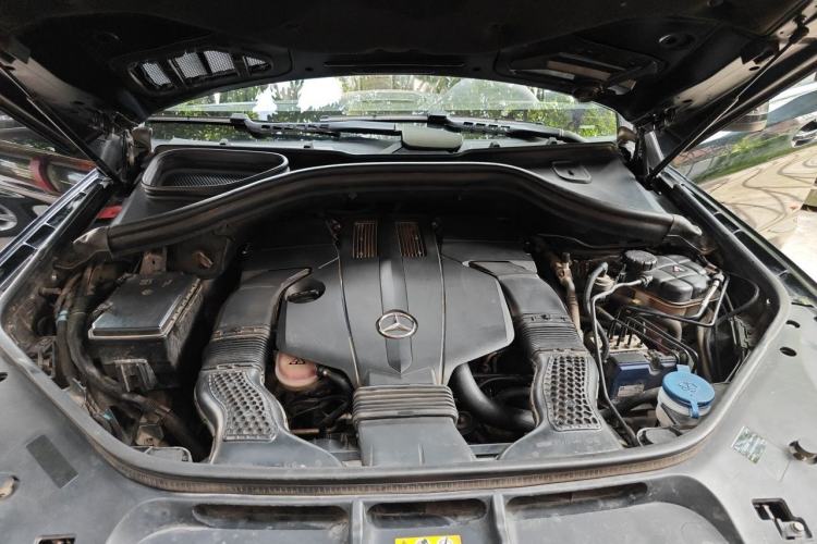 Used Mercedes-Benz M-Class 2014 ML 400 4MATIC Luxury Model Engine Bay