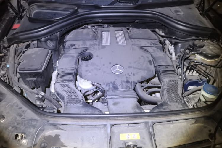 Used Mercedes-Benz M-Class 2014 ML 320 4MATIC Engine Bay