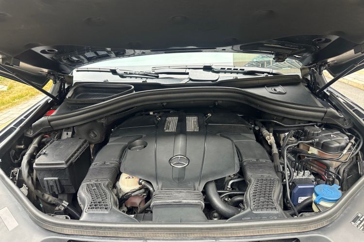 Used Mercedes-Benz M-Class 2014 ML 400 4MATIC Dynamic Model Engine Bay