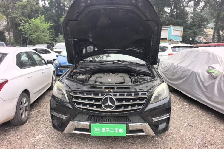 Used Mercedes-Benz M-Class 2014 ML 400 4MATIC Dynamic Model Engine Bay