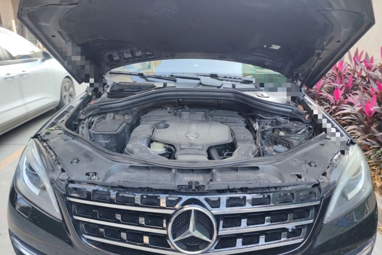 Used Mercedes-Benz M-Class 2014 ML 400 4MATIC Dynamic Model Engine Bay