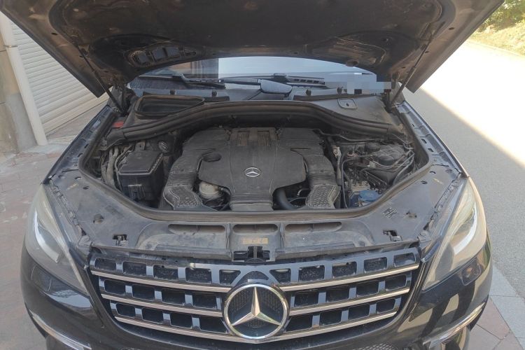 Used Mercedes-Benz M-Class 2014 ML 400 4MATIC Luxury Model Engine Bay