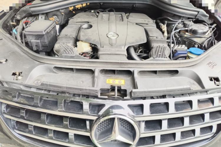 Used Mercedes-Benz M-Class 2014 ML 400 4MATIC Dynamic Model Engine Bay