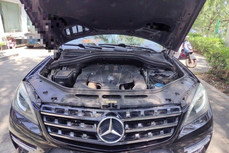 Used Mercedes-Benz M-Class 2014 ML 320 4MATIC Engine Bay