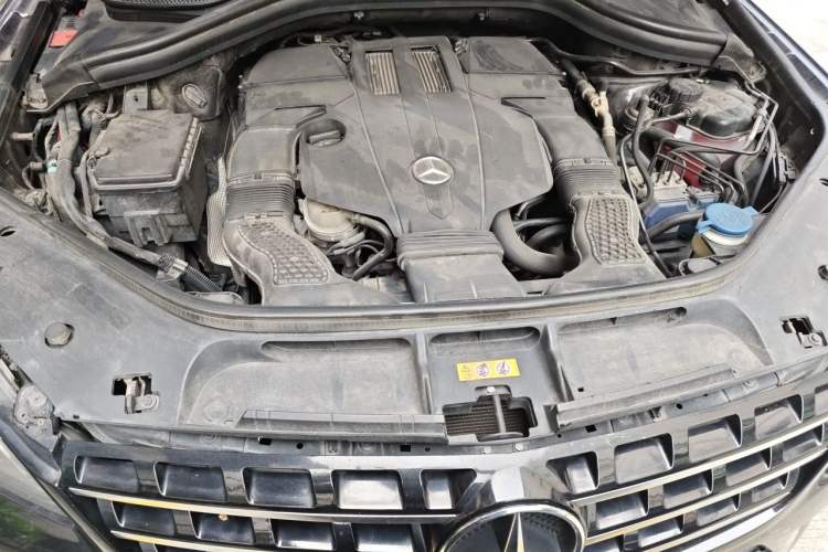 Used Mercedes-Benz M-Class 2014 ML 320 4MATIC Engine Bay
