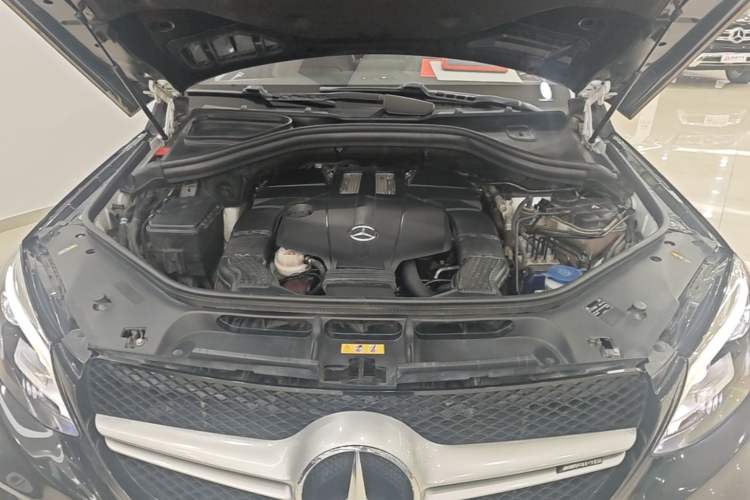 Used Mercedes-Benz M-Class 2014 ML 400 4MATIC Luxury Model Engine Bay