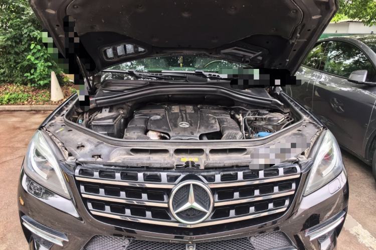 Used Mercedes-Benz M-Class 2014 ML 400 4MATIC Luxury Model Engine Bay