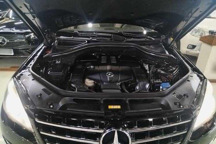 Used Mercedes-Benz M-Class 2014 ML 320 4MATIC Engine Bay