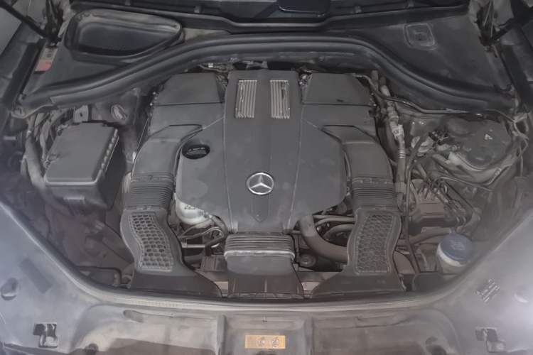 Used Mercedes-Benz M-Class 2014 ML 320 4MATIC Engine Bay