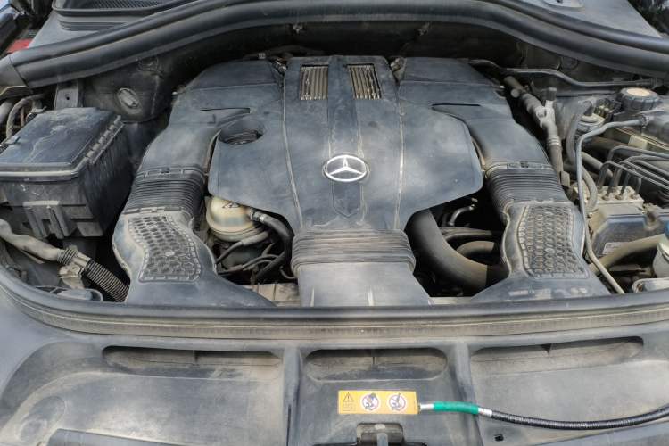 Used Mercedes-Benz M-Class 2014 ML 320 4MATIC Engine Bay