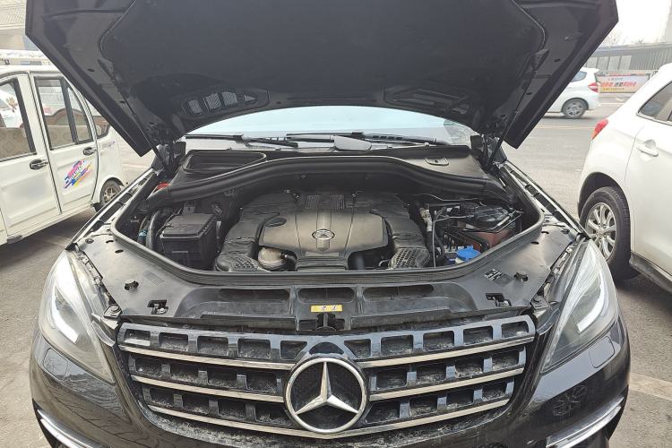 Used Mercedes-Benz M-Class 2014 ML 400 4MATIC Dynamic Model Engine Bay