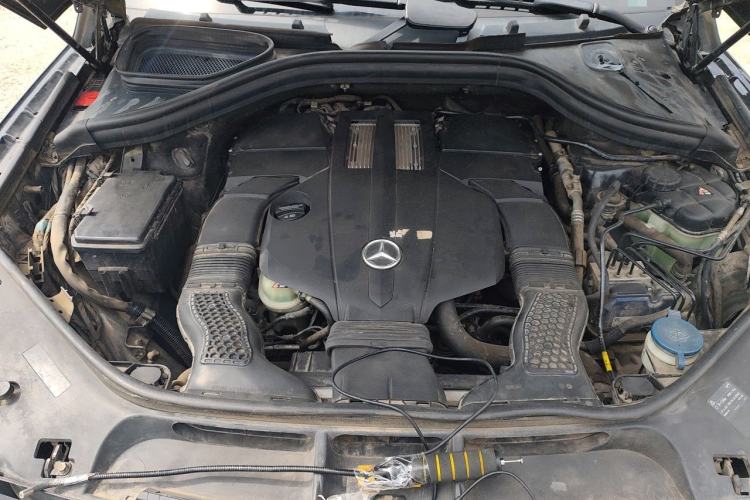 Used Mercedes-Benz M-Class 2014 ML 320 4MATIC Engine Bay