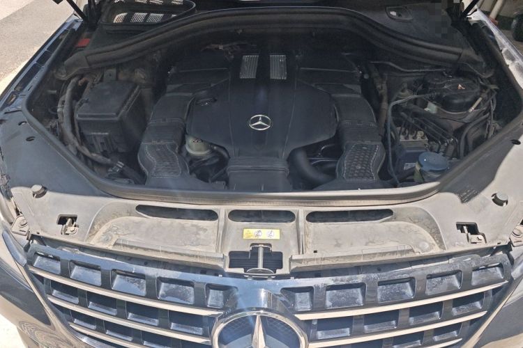 Used Mercedes-Benz M-Class 2014 ML 400 4MATIC Luxury Model Engine Bay