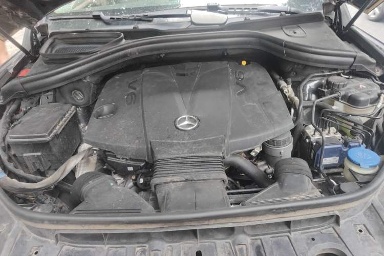 Used Mercedes-Benz M-Class 2014 ML 350 CDI 4MATIC Engine Bay