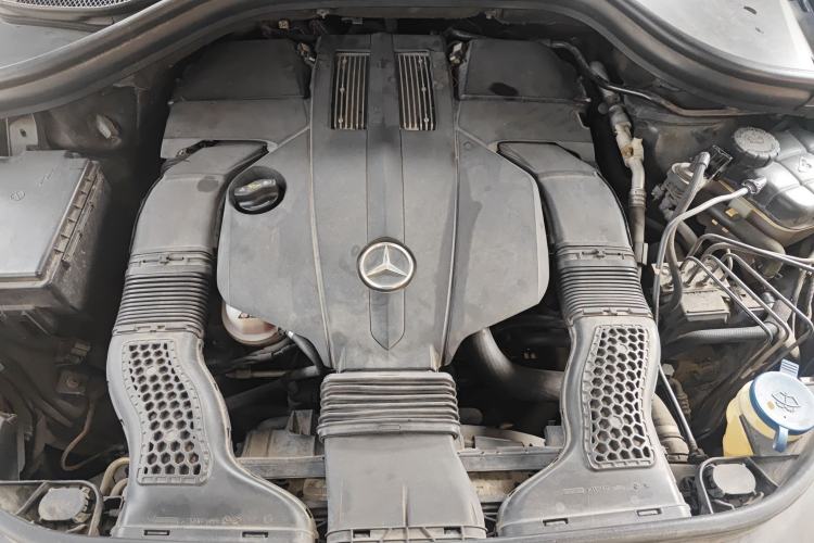 Used Mercedes-Benz M-Class 2014 ML 400 4MATIC Luxury Model Engine Bay