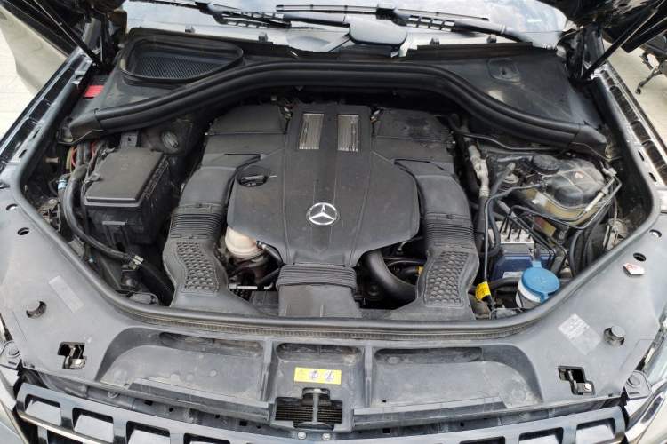 Used Mercedes-Benz M-Class 2014 ML 400 4MATIC Dynamic Model Engine Bay