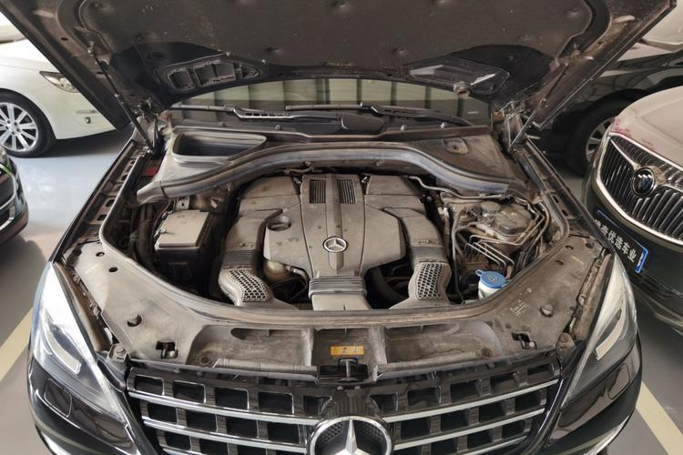 Used Mercedes-Benz M-Class 2014 ML 400 4MATIC Dynamic Model Engine Bay