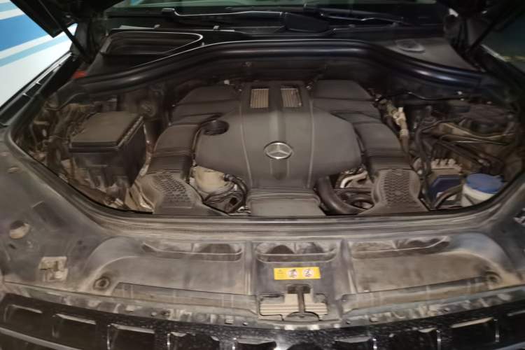 Used Mercedes-Benz M-Class 2014 ML 320 4MATIC Engine Bay