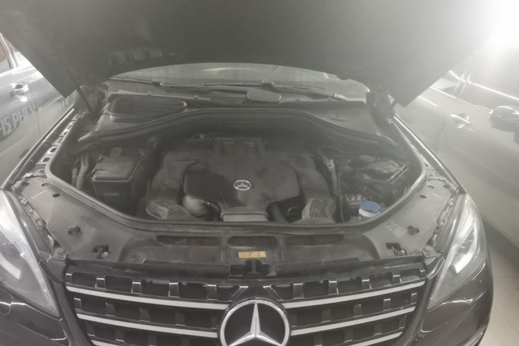 Used Mercedes-Benz M-Class 2014 ML 320 4MATIC Engine Bay