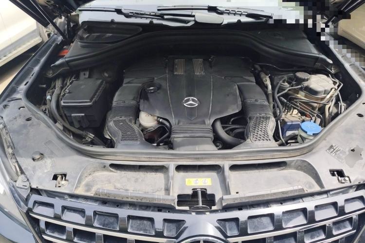 Used Mercedes-Benz M-Class 2014 ML 400 4MATIC Luxury Model Engine Bay