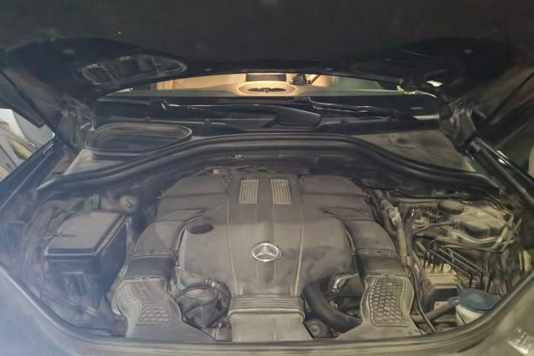 Used Mercedes-Benz M-Class 2014 ML 320 4MATIC Engine Bay