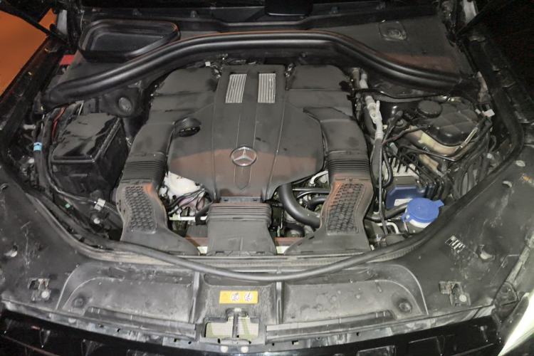 Used Mercedes-Benz M-Class 2014 ML 400 4MATIC Dynamic Model Engine Bay