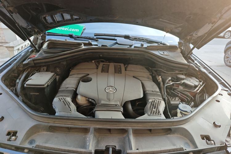 Used Mercedes-Benz M-Class 2014 ML 400 4MATIC Luxury Model Engine Bay