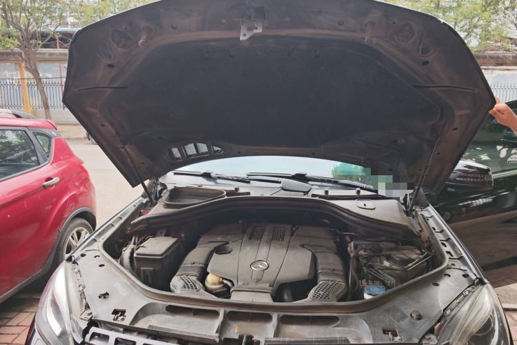 Used Mercedes-Benz M-Class 2014 ML 400 4MATIC Dynamic Model Engine Bay