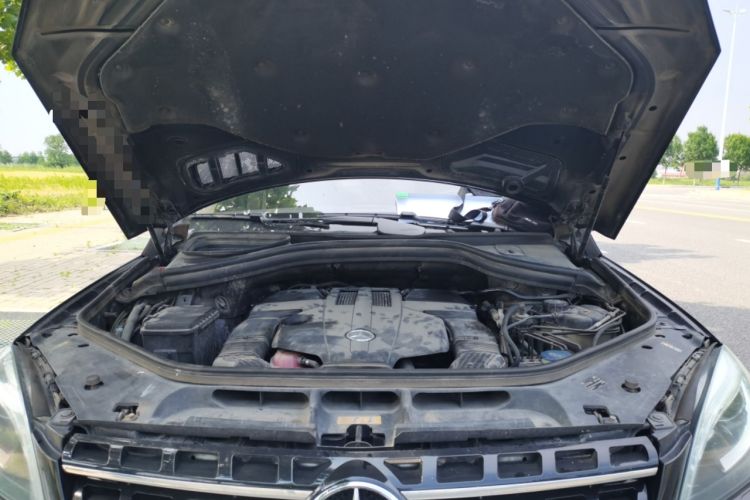 Used Mercedes-Benz M-Class 2014 ML 400 4MATIC Dynamic Model Engine Bay