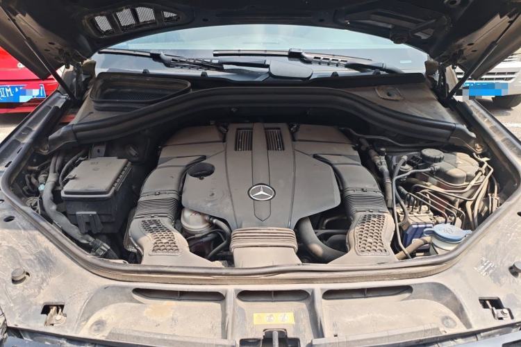 Used Mercedes-Benz M-Class 2014 ML 400 4MATIC Luxury Model Engine Bay