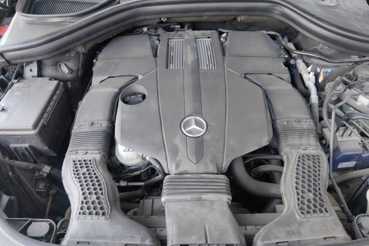 Used Mercedes-Benz M-Class 2014 ML 320 4MATIC Engine Bay