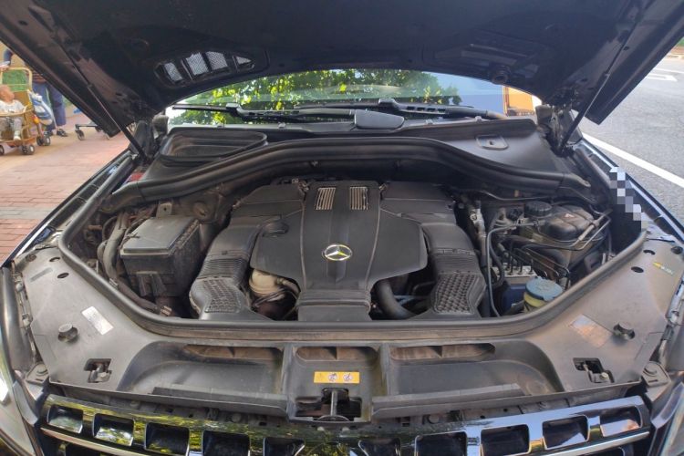 Used Mercedes-Benz M-Class 2014 ML 320 4MATIC Engine Bay