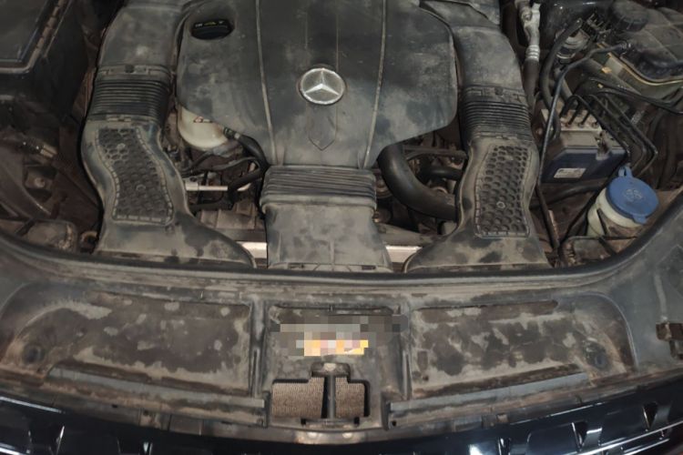 Used Mercedes-Benz M-Class 2014 ML 400 4MATIC Luxury Model Engine Bay