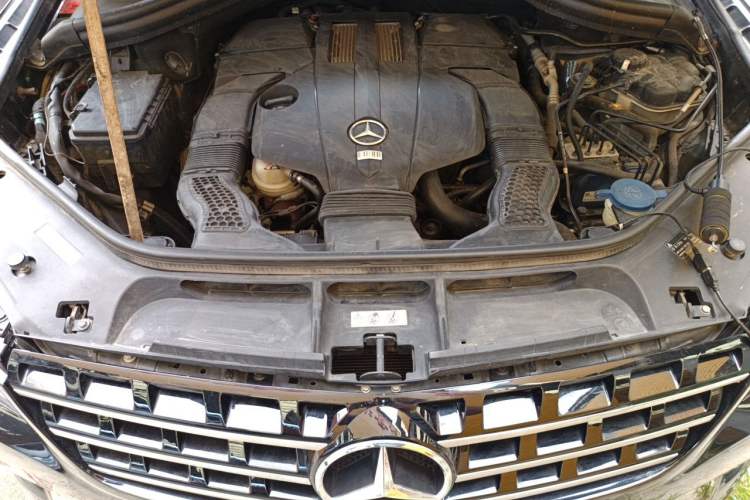 Used Mercedes-Benz M-Class 2014 ML 400 4MATIC Luxury Model Engine Bay